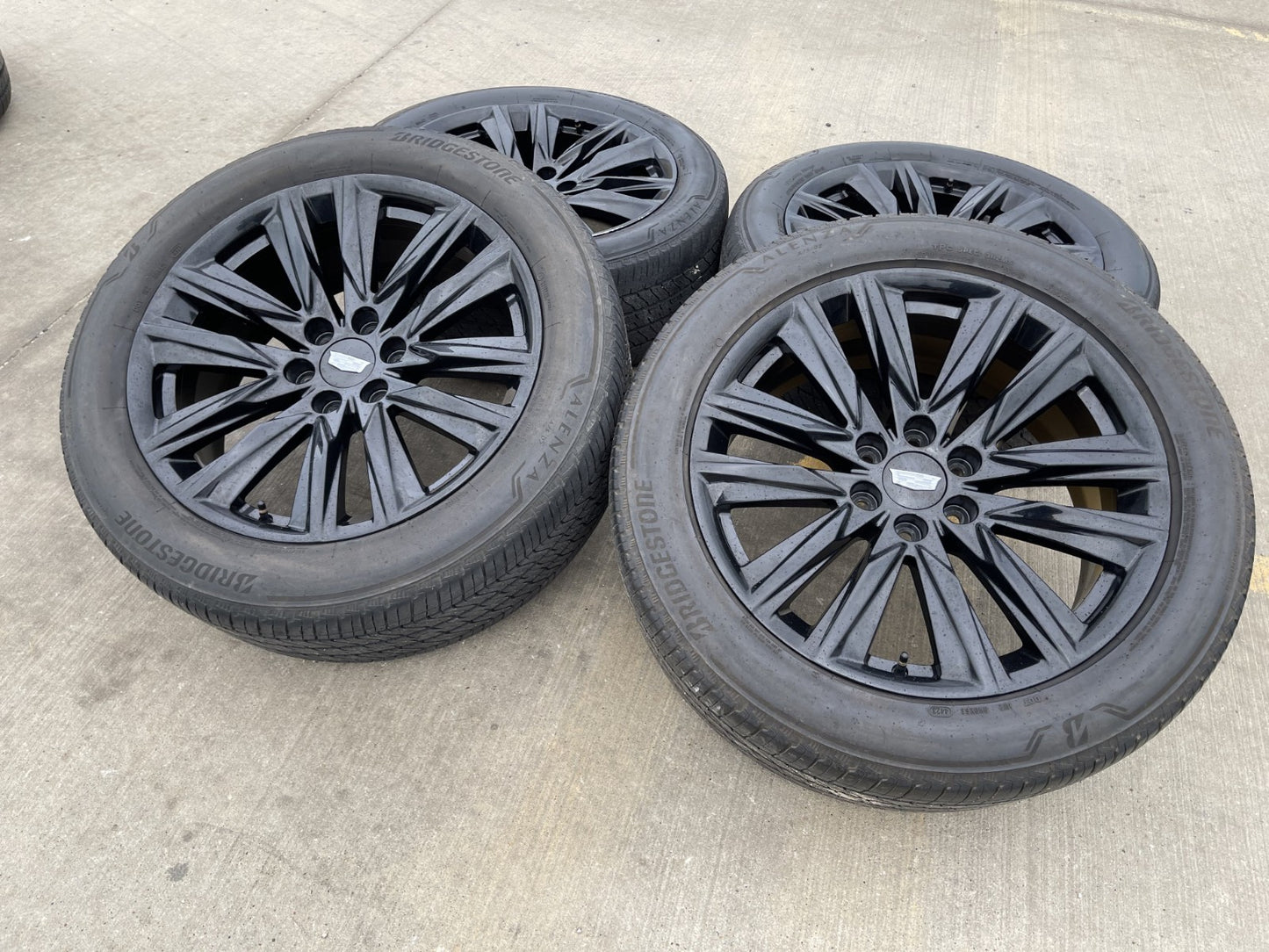22" Cadillac Escalade OEM wheels rims 95028 4869 GMC Sierra BRIDGESTONE SET