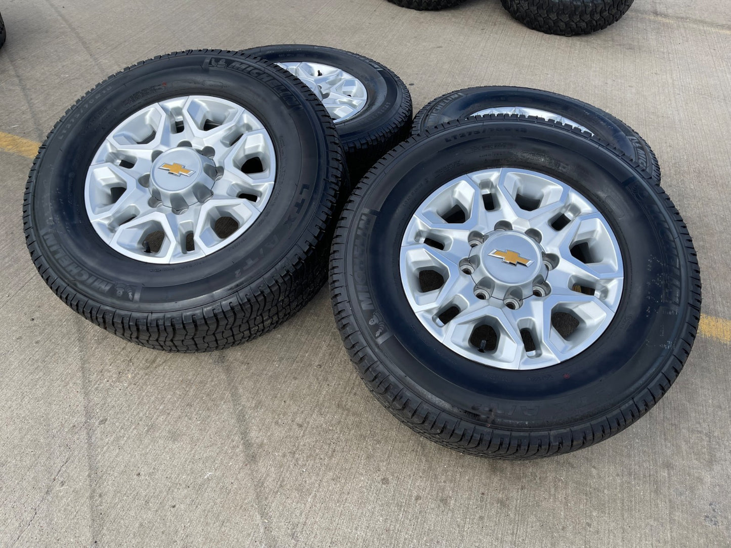 18" Chevy Silverado 2500 3500 OEM 5959 wheels rims MICHELIN LTX A/T2 NEW