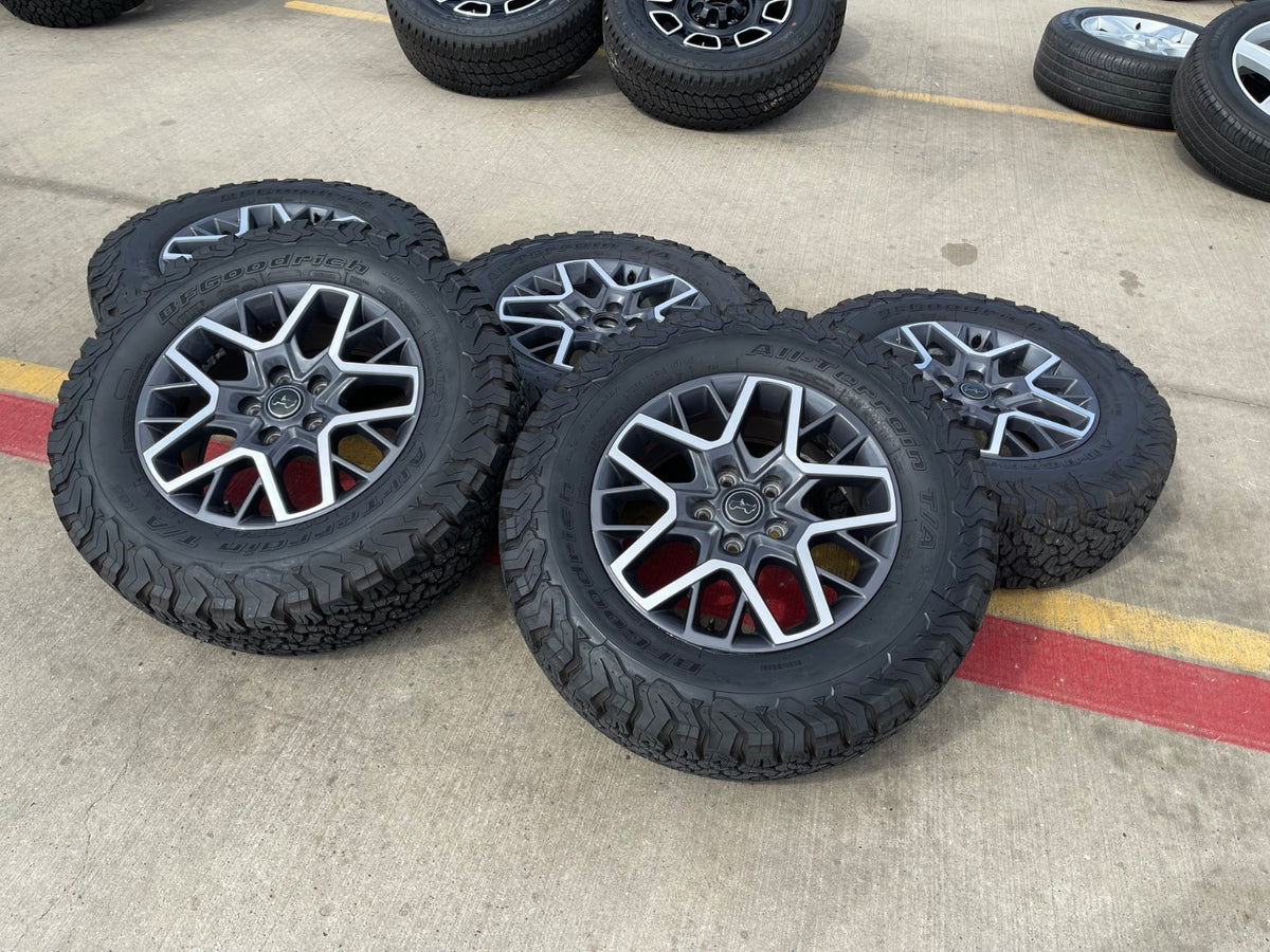 18" Jeep Wrangler Grand Cherokee Gladiator OEM 9331 wheels rims BFG KO2 A/T NEW