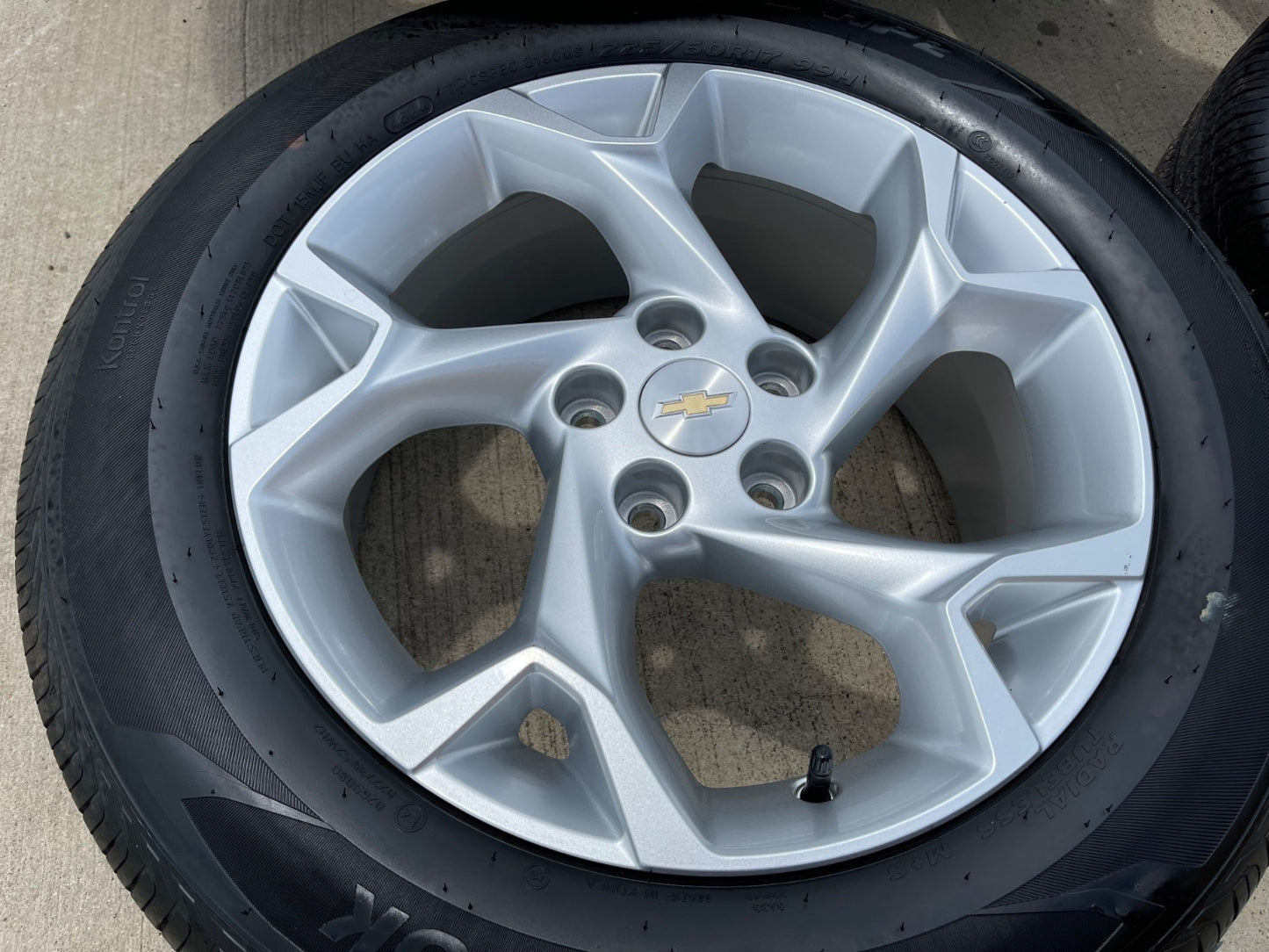 17" Chevy TRAX OEM wheels rims 14141 Terrain Trailblazer Equinox  2024 2025 2026