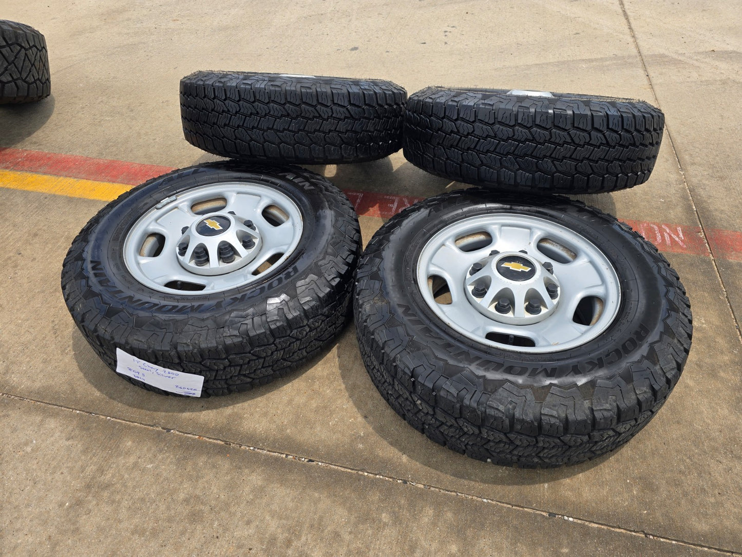17" Chevy Silverado GMC Sierra 2500 OEM 8095 wheels rims tires A/T GREAT TREAD!!