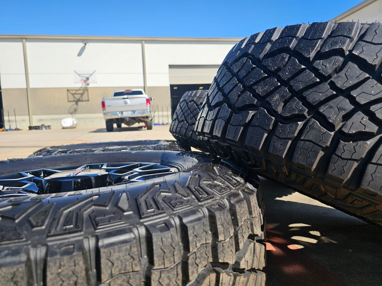 18" GMC Sierra AT4X Chevy Trail Boss 2500 OEM 14136 wheels rims GOODYEAR 35" NEW
