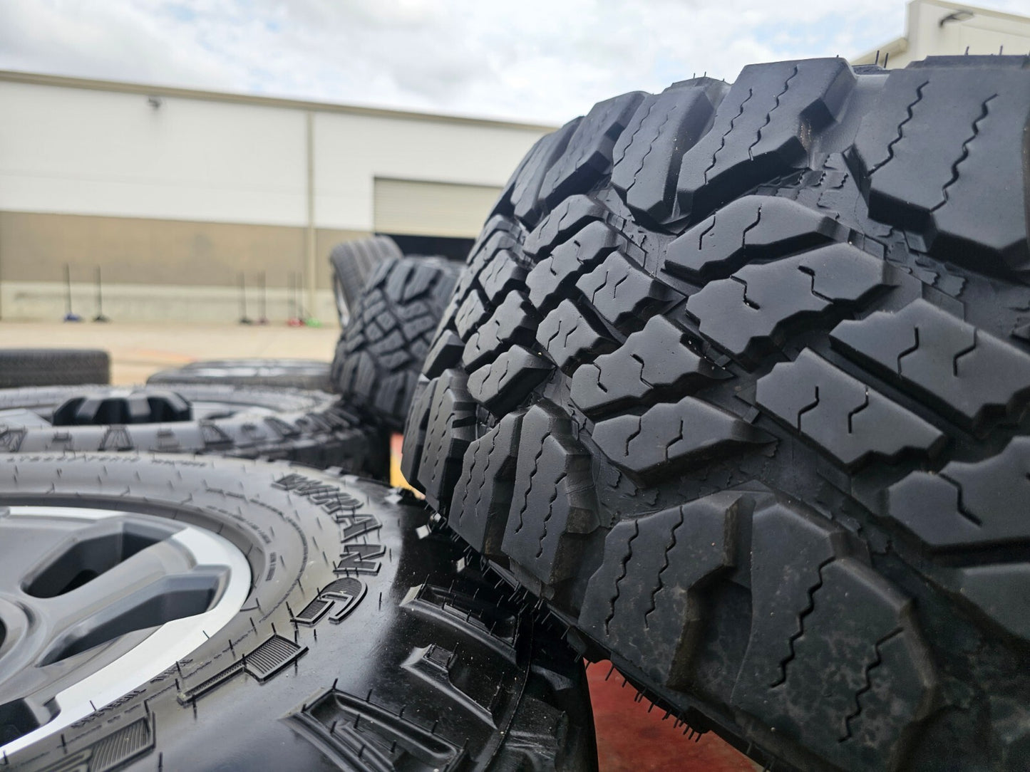 18" Ford F-250 F-350 OEM TREMOR 10482 rims wheels tires 35" GOODYEAR DURATRAC