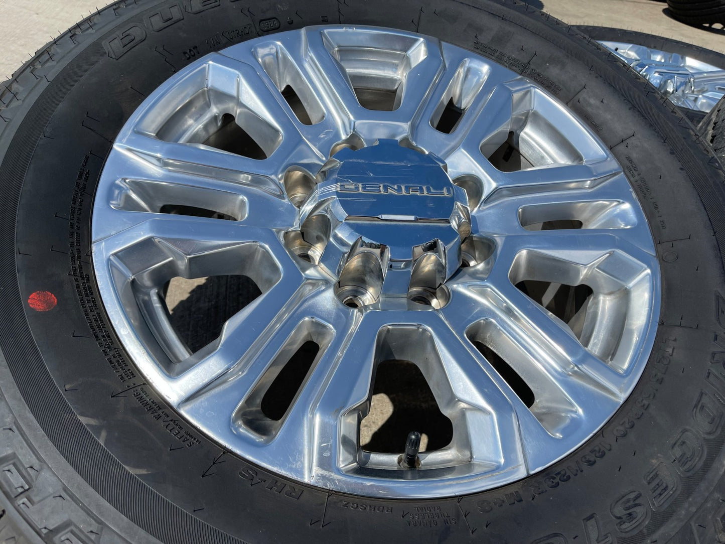 20" GMC Sierra Denali 2500 3500 OEM 5957 wheels rims tires 2022 2023 2024 2025