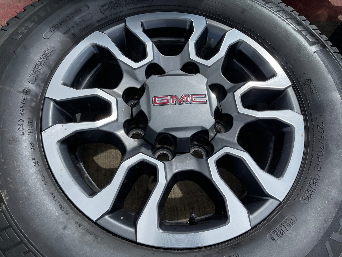 18" GMC Sierra AT4X Chevy Silverado 2500 3500 OEM 5949 wheels rims MICHELIN NEW