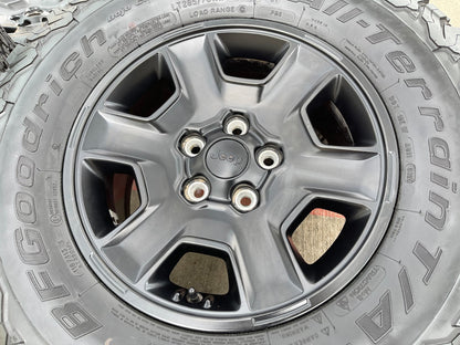 17" Jeep Wrangler Rubicon OEM 9260 wheels rims Gladiator tires BFG KO2 A/T 33"