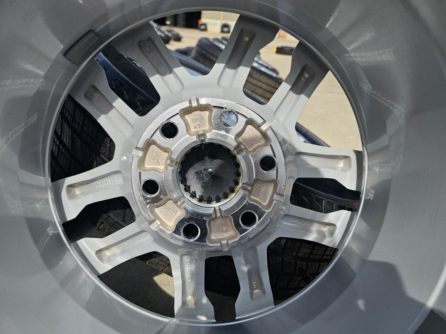 18" Chevy Silverado Suburban Tahoe OEM 14091 wheels rims GMC SET MICHELIN NEW
