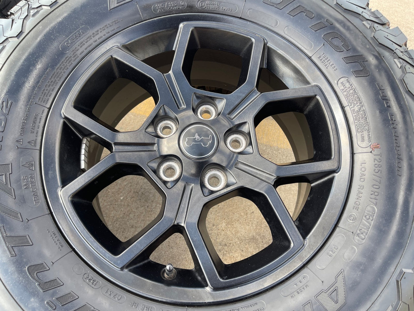 17" Jeep Gladiator RUBICON OEM wheels rims black Wrangler 9326 SET BFG A/T 33"