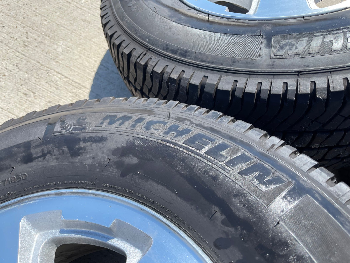 17" Chevy Silverado GMC Sierra 2500 3500 OEM 5500 wheels rims tires MICHELIN A/T