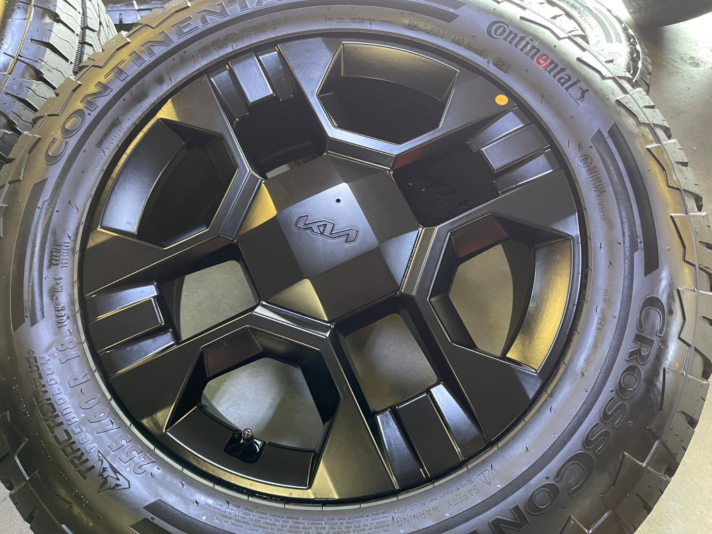 NEW 18" Kia Telluride X-PRO OEM wheels rims Sorento Sedona CONTINENTAL 2026 2027
