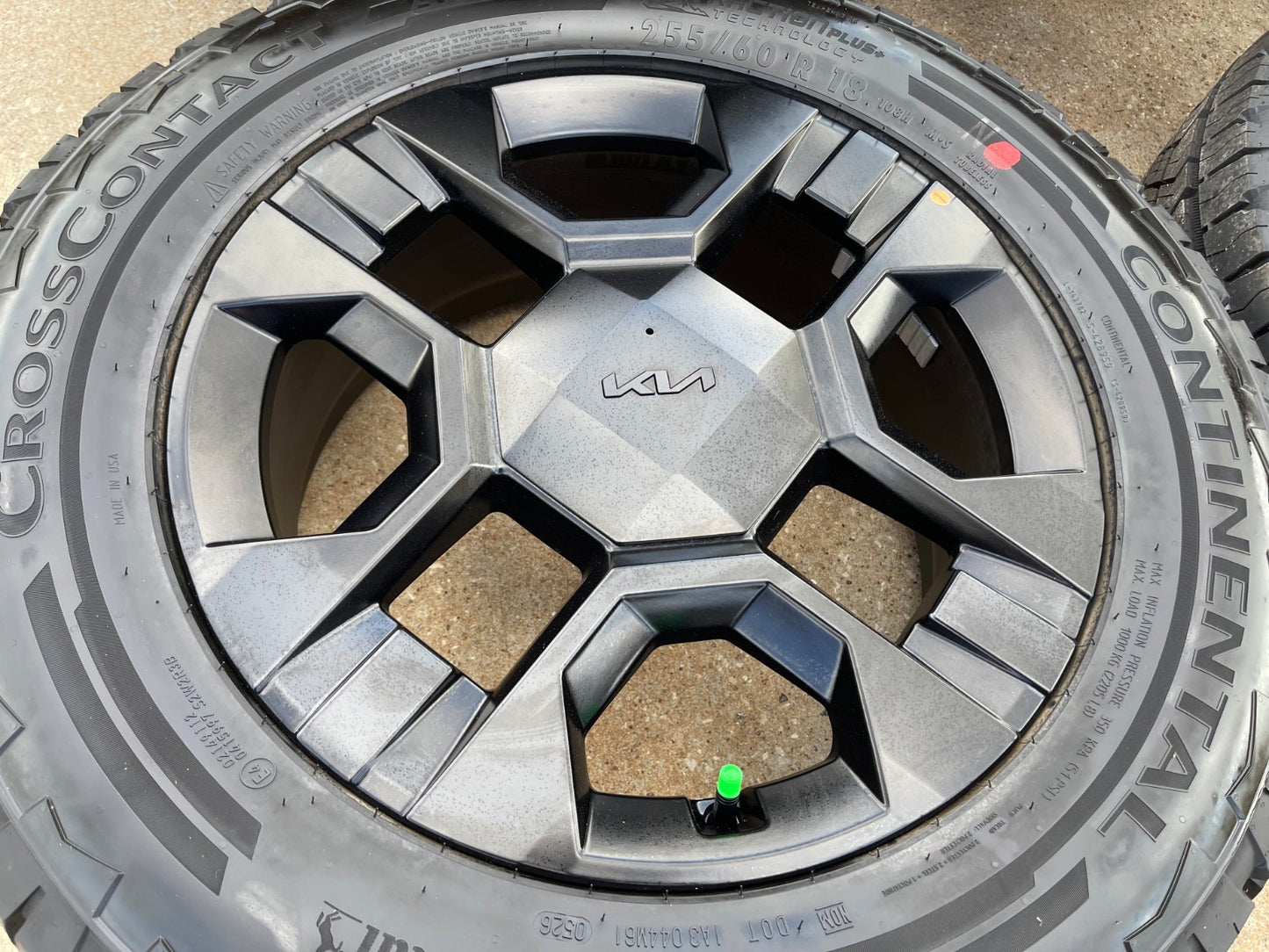 18" Kia Telluride X-PRO OEM wheels rims Sorento Sedona CONTINENTAL 2026 2027 NEW