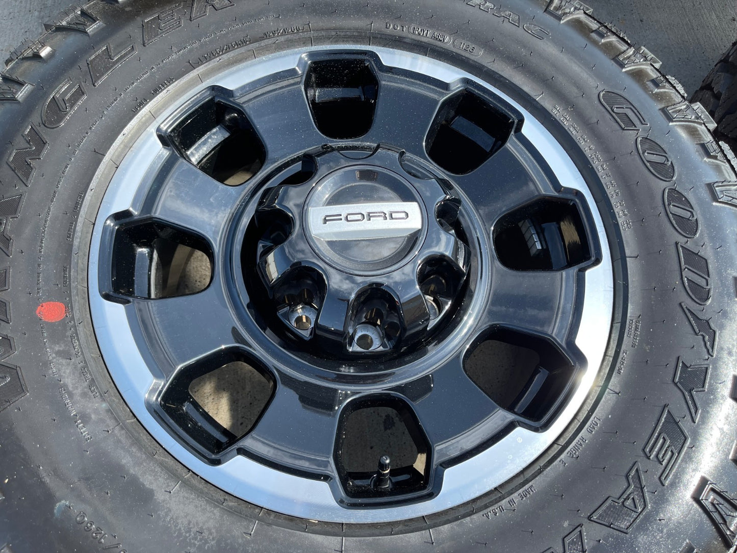 18" Ford F-250 F-350 OEM TREMOR rims wheels 10482 tires DURATRAC R/T 35" NEW