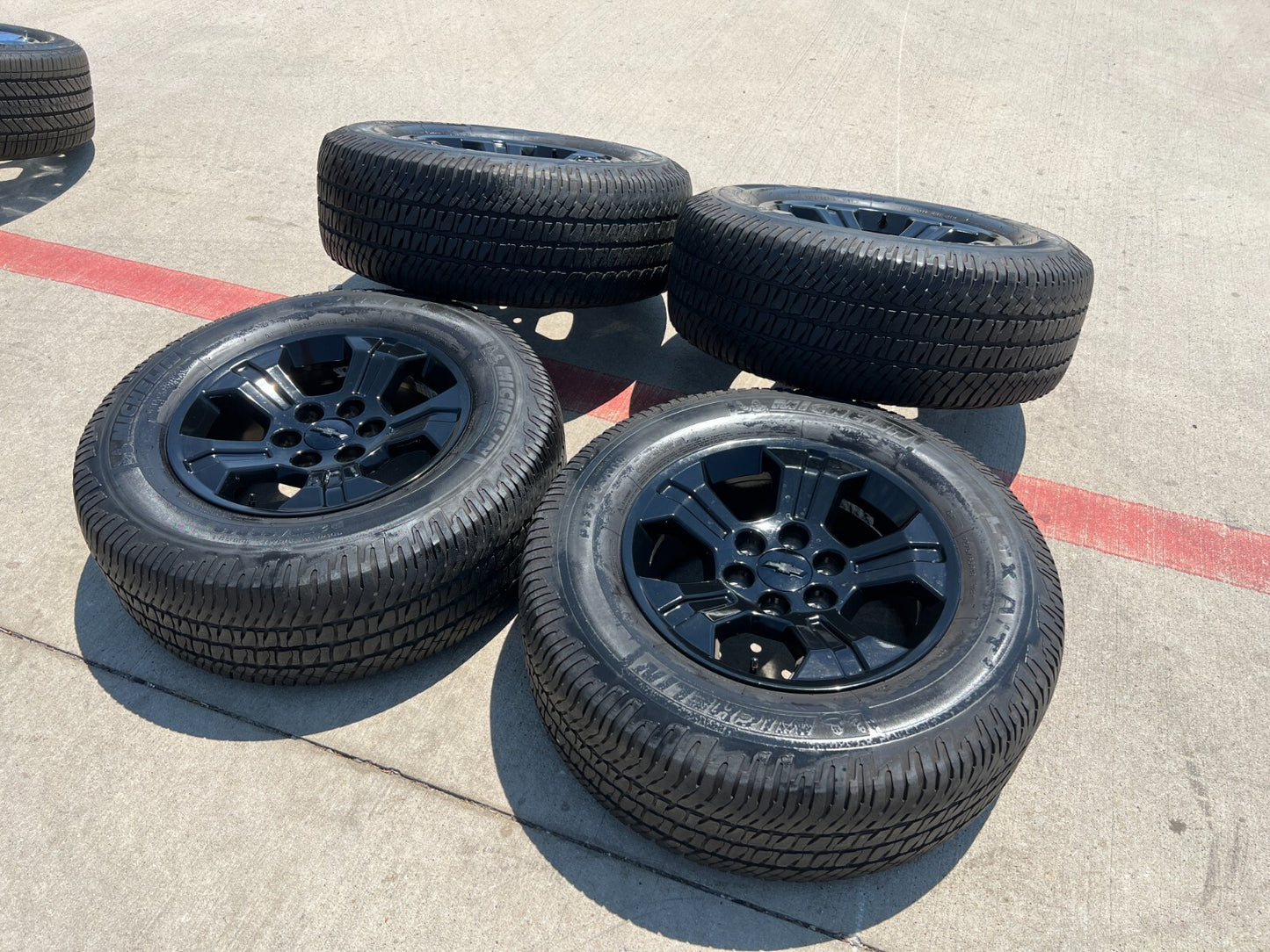 18" Chevy Tahoe Suburban Z71 OEM 5647 5753 wheels rims tires black Silverado