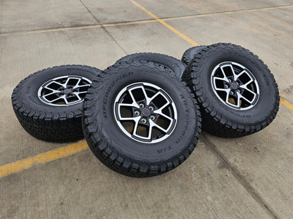 17" Jeep Wrangler Rubicon OEM 95730 9327 wheels rims Gladiator BFG KO2 A/T 35"