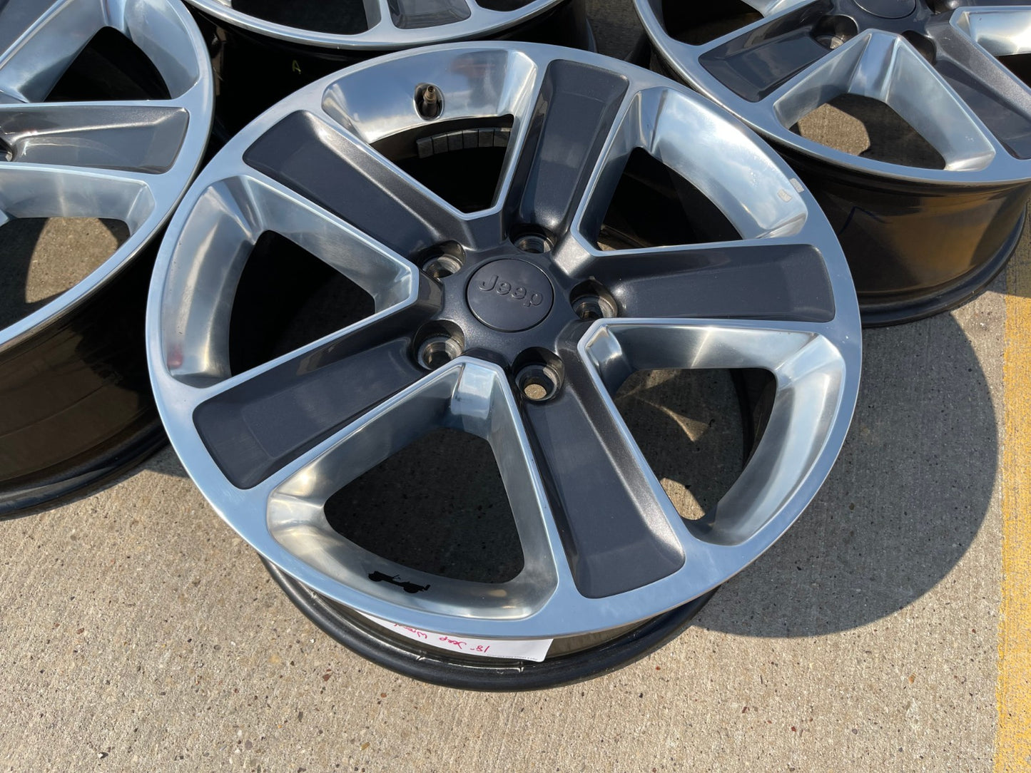 18" Jeep Wrangler Altitude OEM 9255 9221 wheels rims
