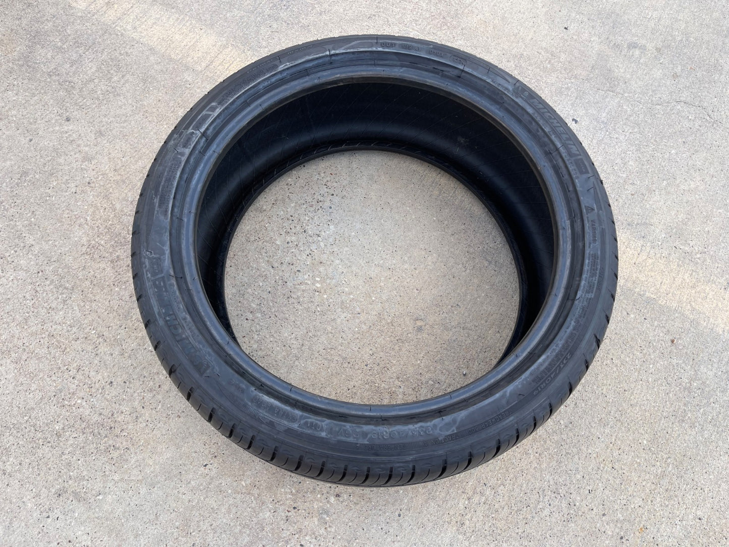 (1) 235/40/19 Michelin Primacy MXM4 tire 235/40R19 96V XL M+S