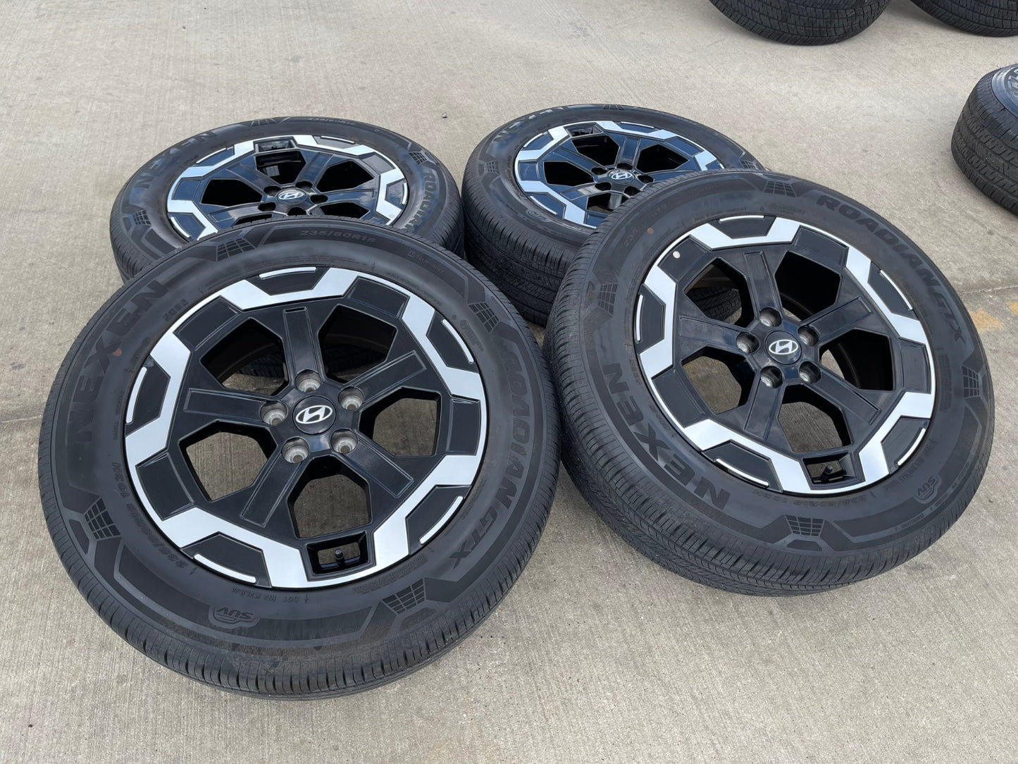18" Hyundai Santa Fe Cruz OEM wheels rims 52910 Black 2023 2024 2025 2026