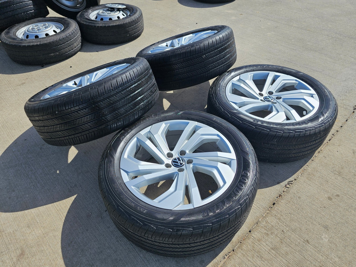 20" VW Atlas OEM wheels rims tires 96855A 70075 Audi Q7 2020 2021 2022 2023 2024
