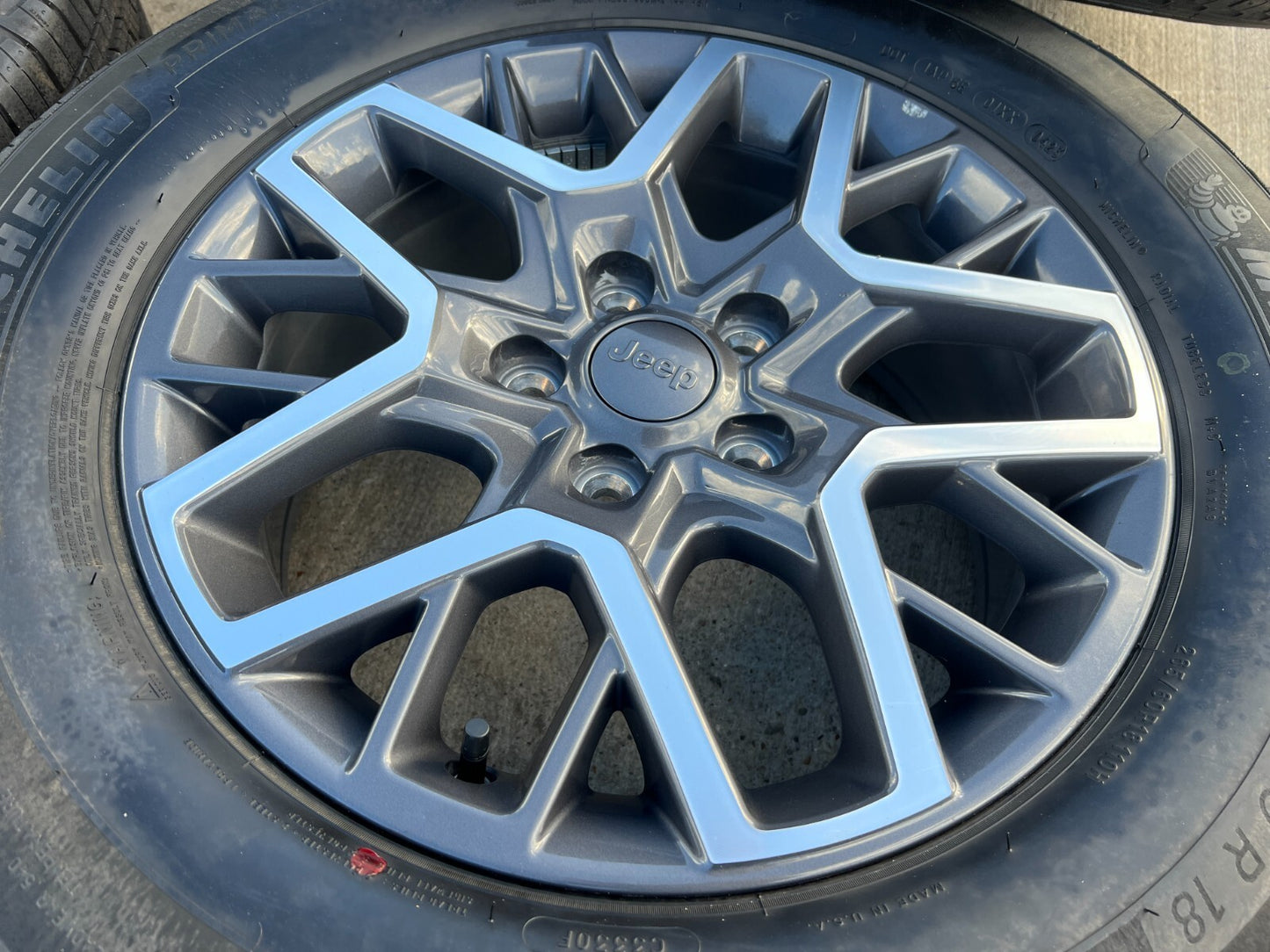18" Jeep Grand Cherokee OEM wheels rims 9331 Wrangler Gladiator NEW MICHELIN