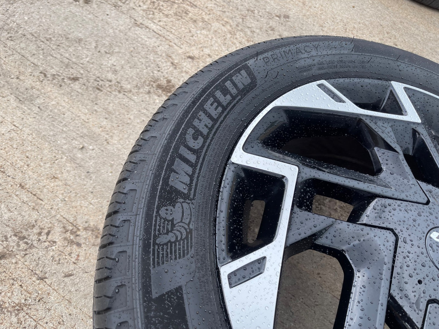(1) 19" Kia Sportage Sorento Carnival OEM 74643 wheel rim spare 2024 2025 2026