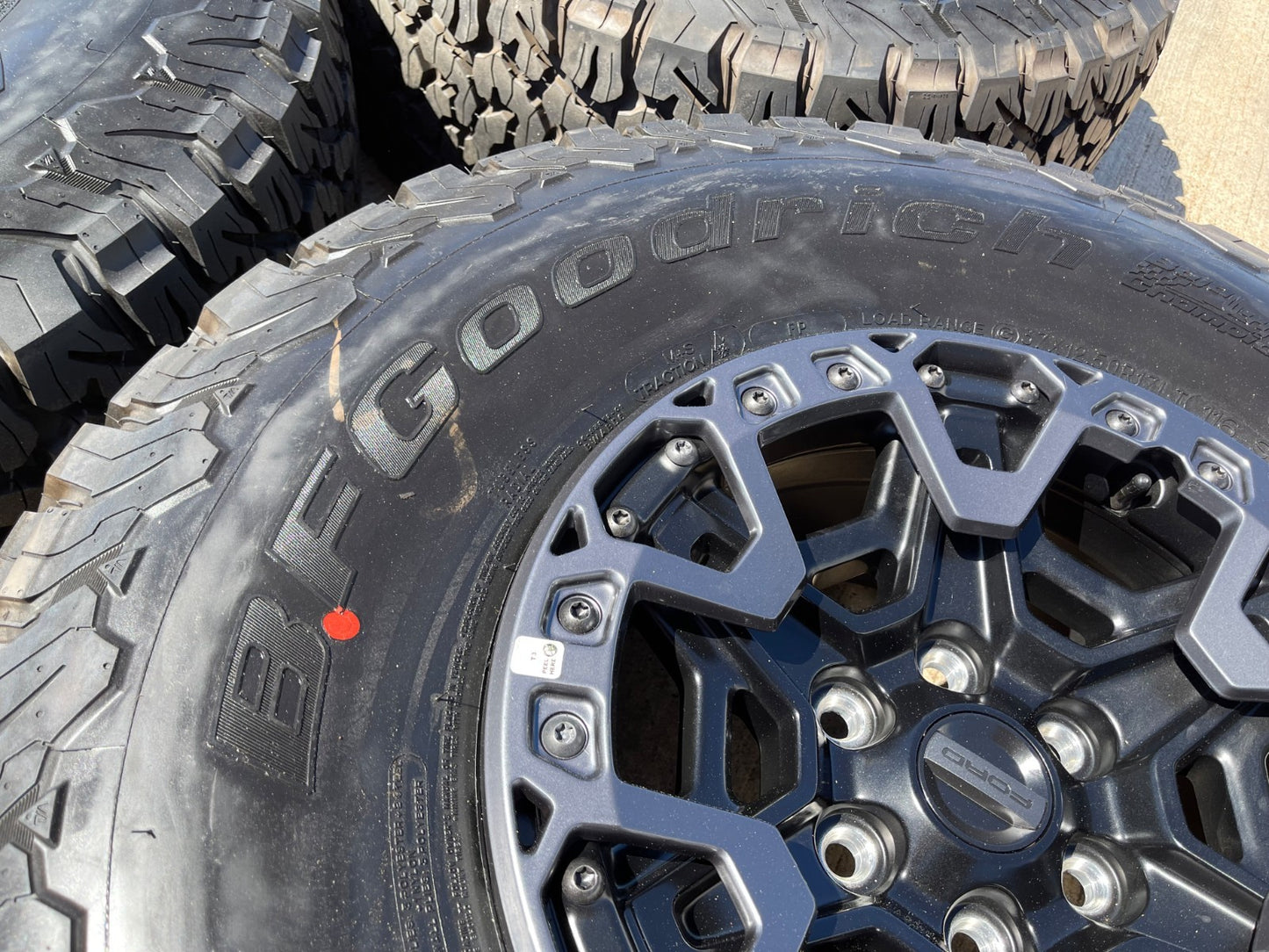 17" Ford F-150 Raptor R OEM BEADLOCK rim wheel 37" tire spare 2024 2025 2026 NEW