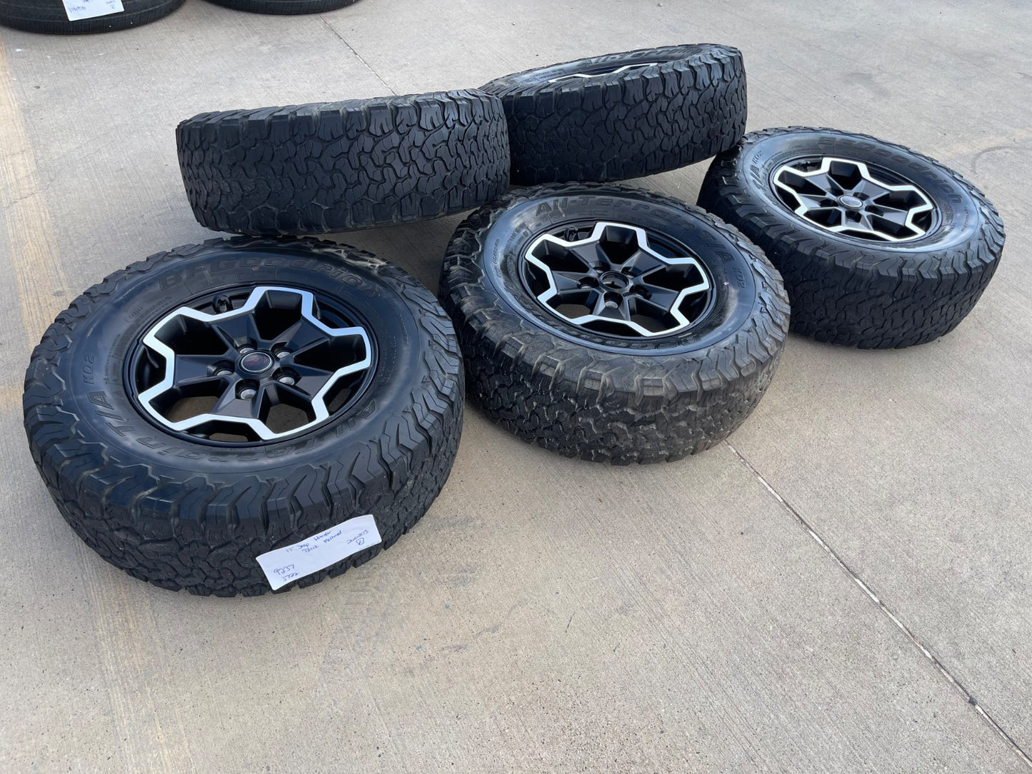 17" Jeep Wrangler RUBICON OEM wheels rims tires 9237 SET black BFG 33"