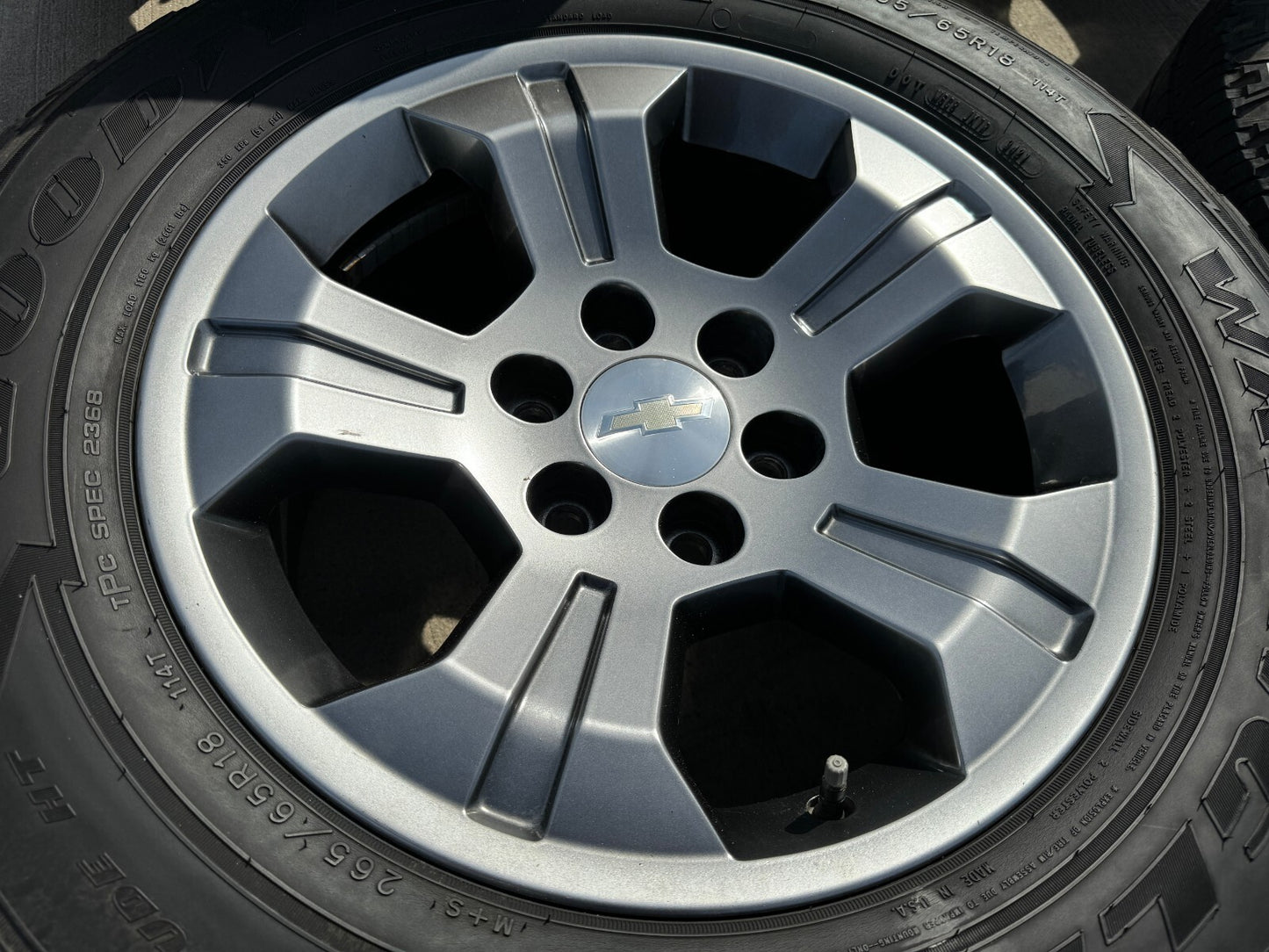 18" Chevy Tahoe Suburban GRAY Z71 OEM 5647 5753 wheels tires Silverado 1500