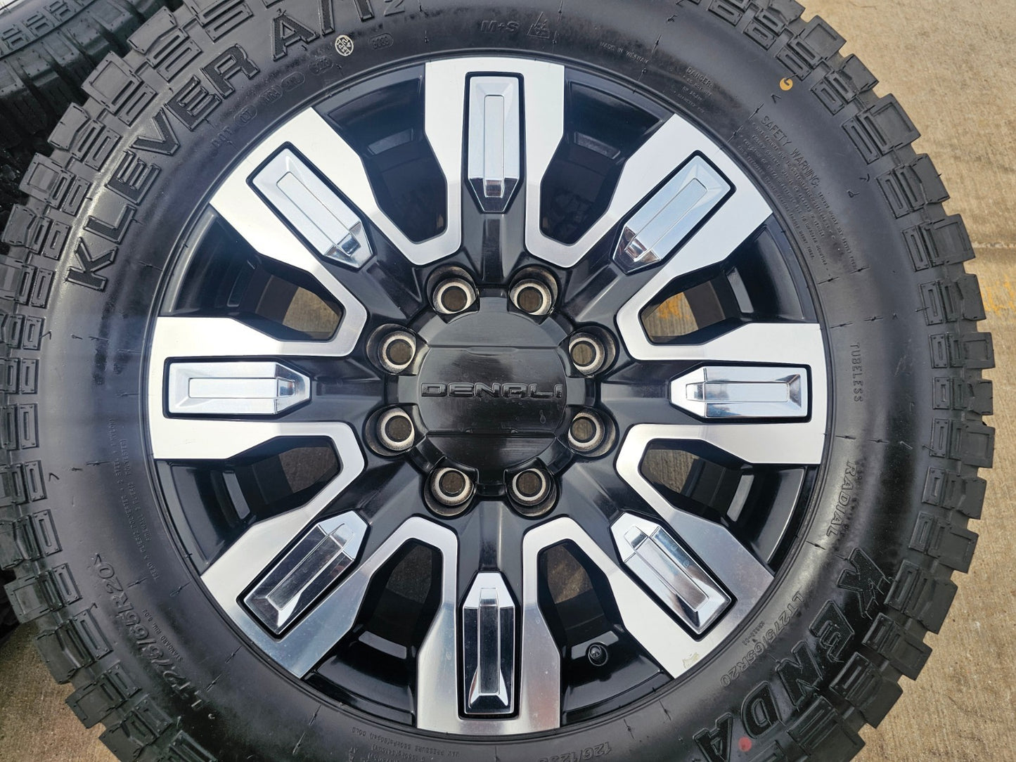 20" GMC Sierra DENALI 2500 3500 OEM wheels rims 5958 14138 Chevy KENDA A/T2