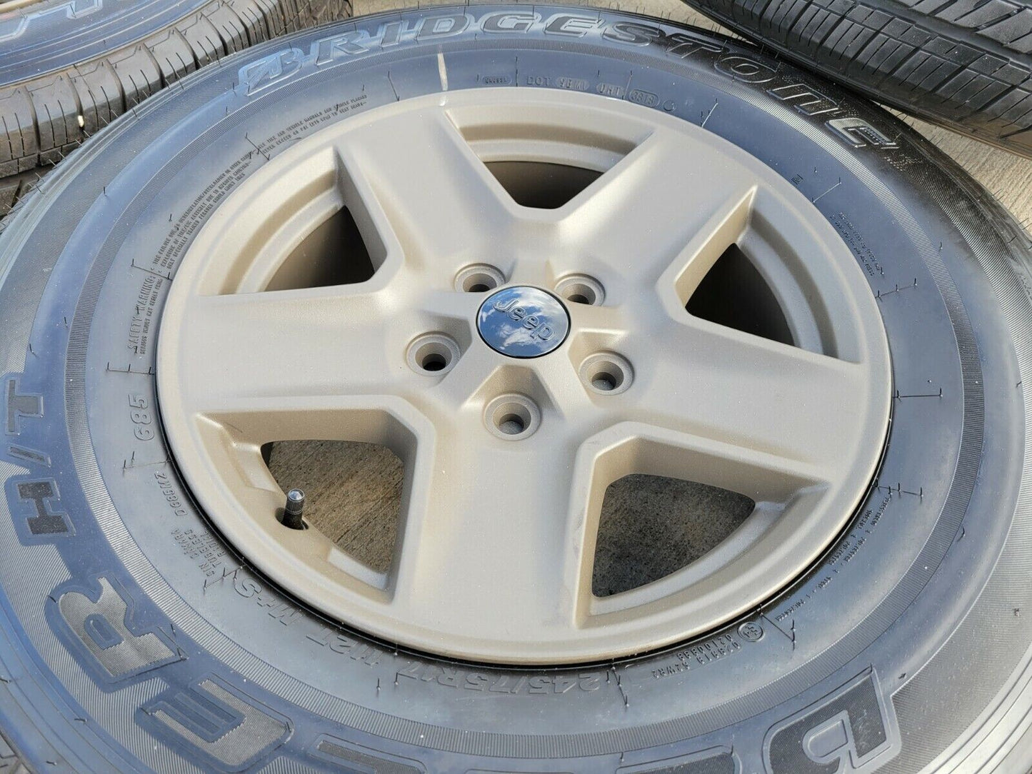 17" Jeep Gladiator MILITARY EDITION OEM wheels rims 9235 Wrangler tires