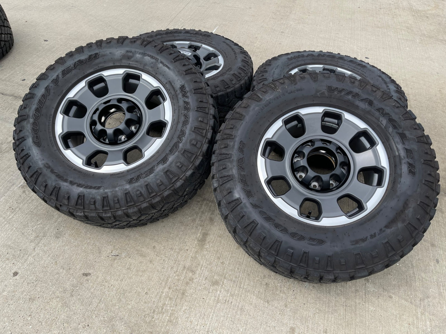 18" Ford F-250 F-350 OEM TREMOR rims wheels 10482 tires DURATRAC R/T 35"