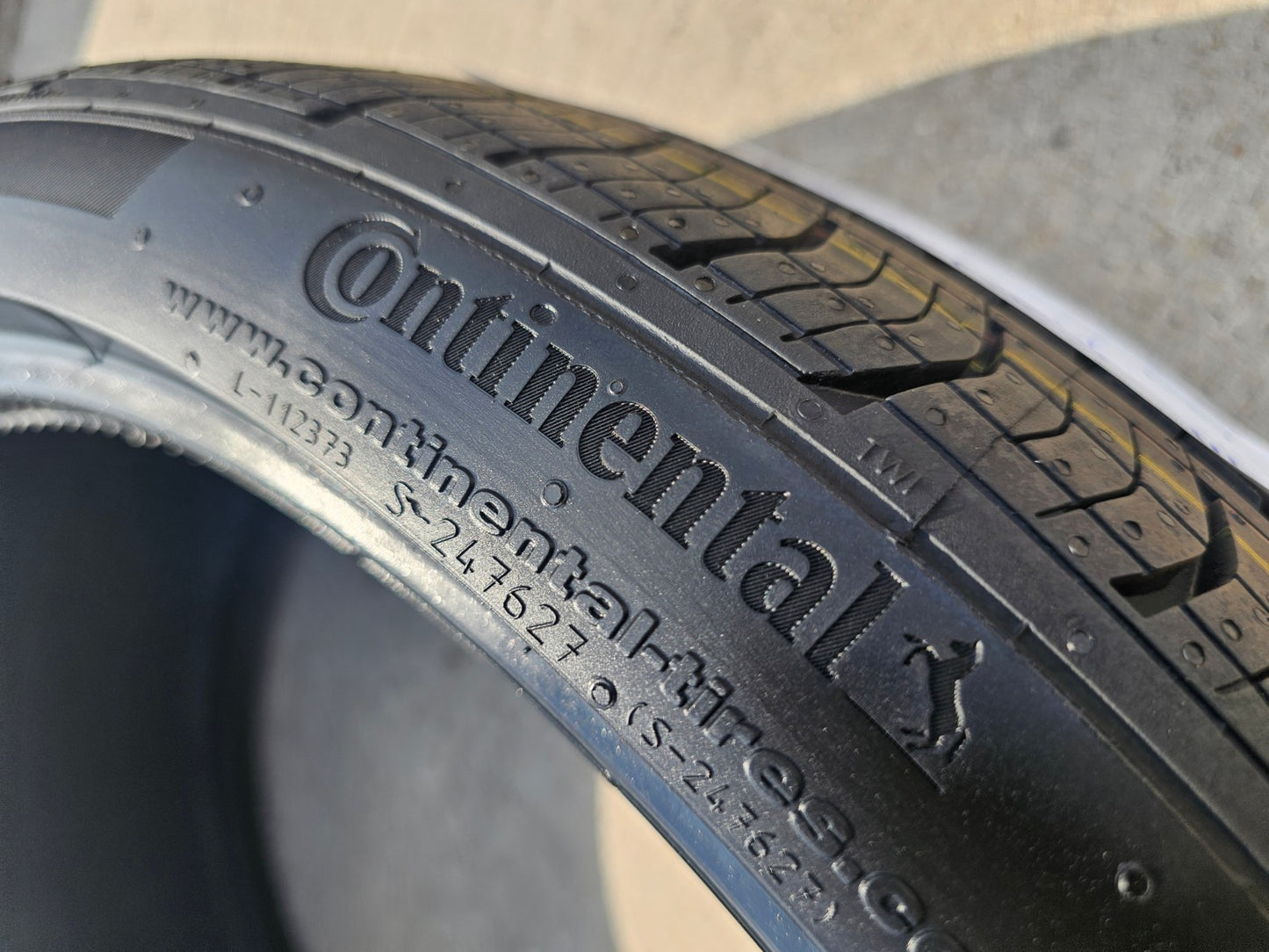 (1) 265/35/21 Continental Pro Contact RX tire XL 101H NEW