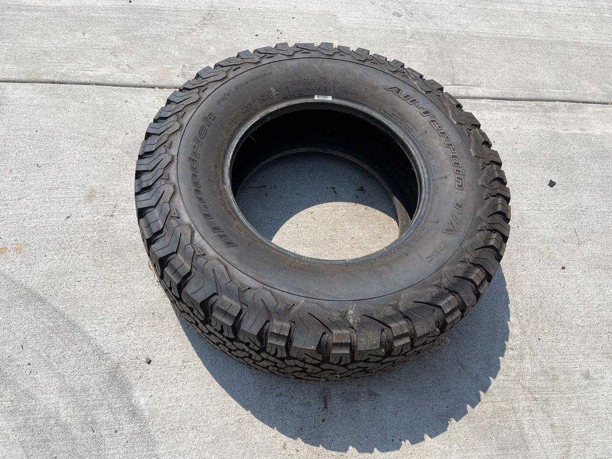 (1) 295/70/17 BFG KO2 A/T tire 295/70R17 LT 10 ply LRE 121S TAKE OFF NEW