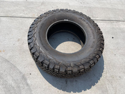 (1) 295/70/17 BFG KO2 A/T tire 295/70R17 LT 10 ply LRE 121S TAKE OFF NEW