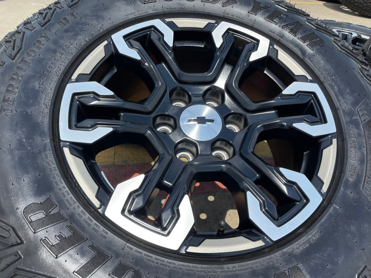 18" Chevy Silverado ZR2 Tahoe TRAIL BOSS Sierra OEM 95415 wheels rims tires NEW