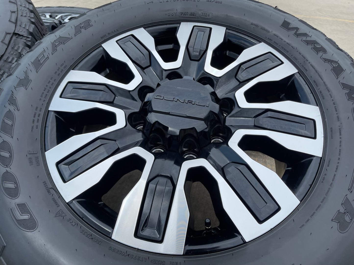 20" GMC Sierra DENALI ULTIMATE 2500 3500 OEM wheels rims 5958 Chevy Silverado