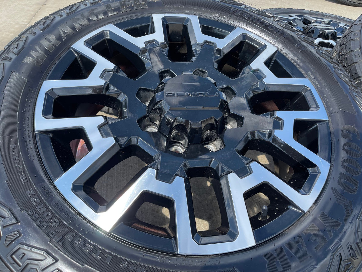 22" GMC Sierra Chevy Silverado 2500 OEM wheels rims 14139 A/T 2024 2025 2026 NEW