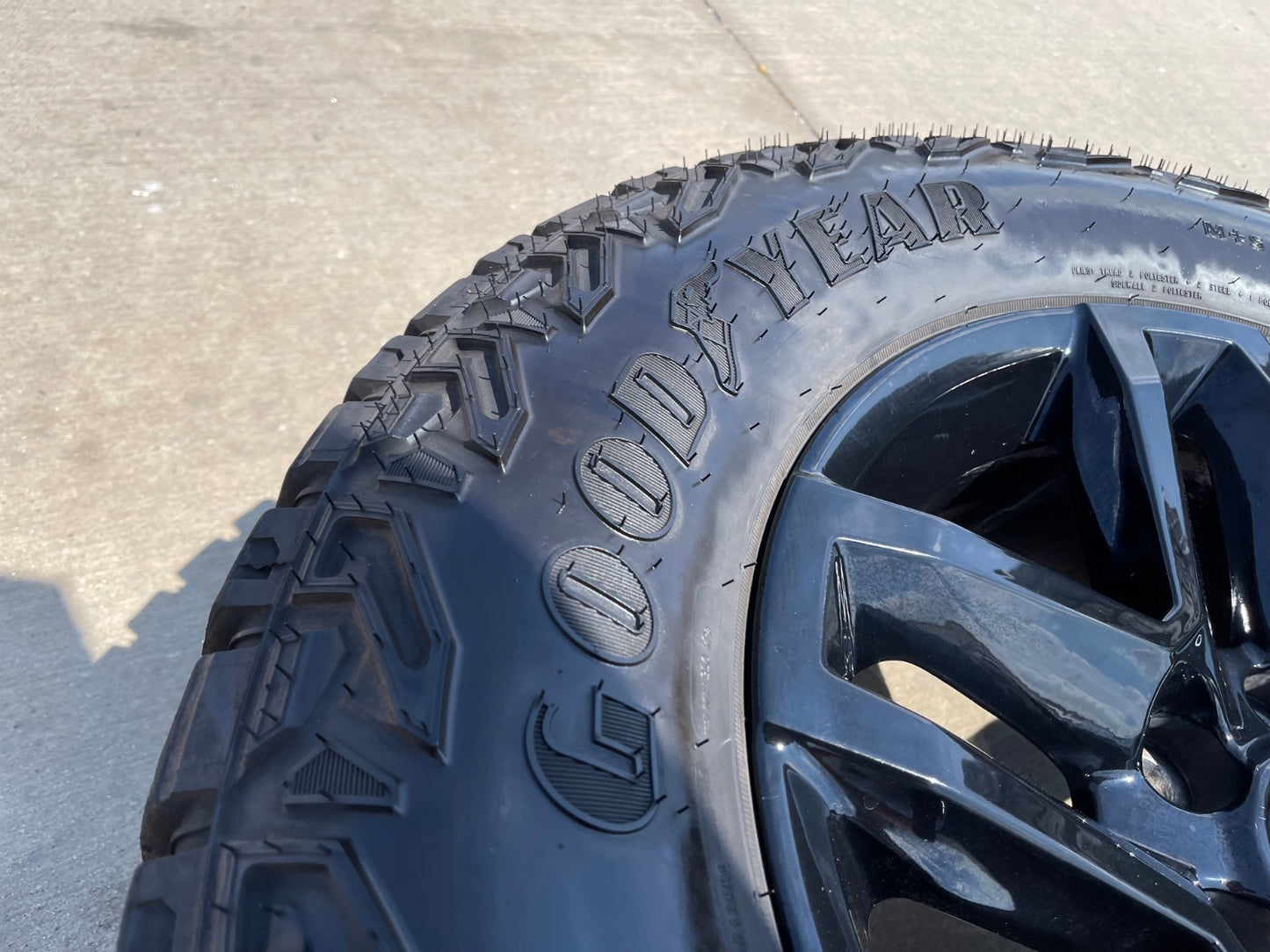 18" Chevy Silverado ZR2 Tahoe TRAIL BOSS GMC OEM 5911 wheels rims GOODYEAR M/T
