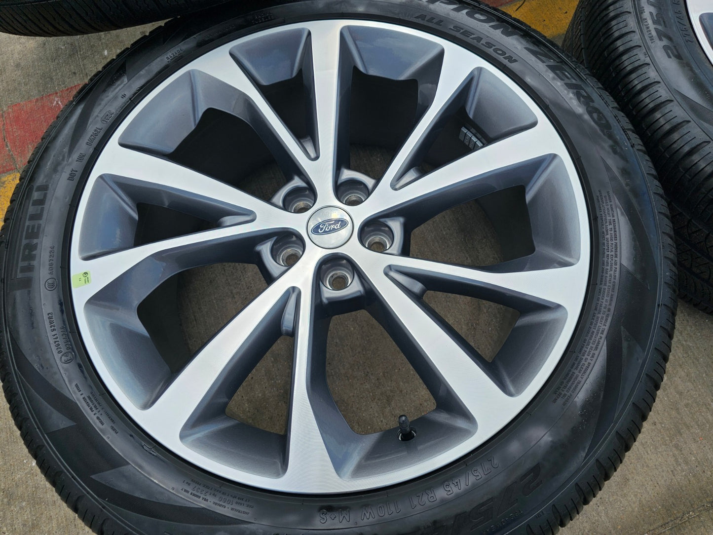 21" Ford Explorer ST OEM 10476 rims wheels Lincoln Aviator PIRELLI