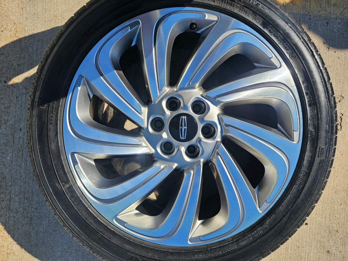 (1) 22" Lincoln Navigator BLACK LABEL OEM 10497 rim wheel 2022 2023 2024 GENERAL