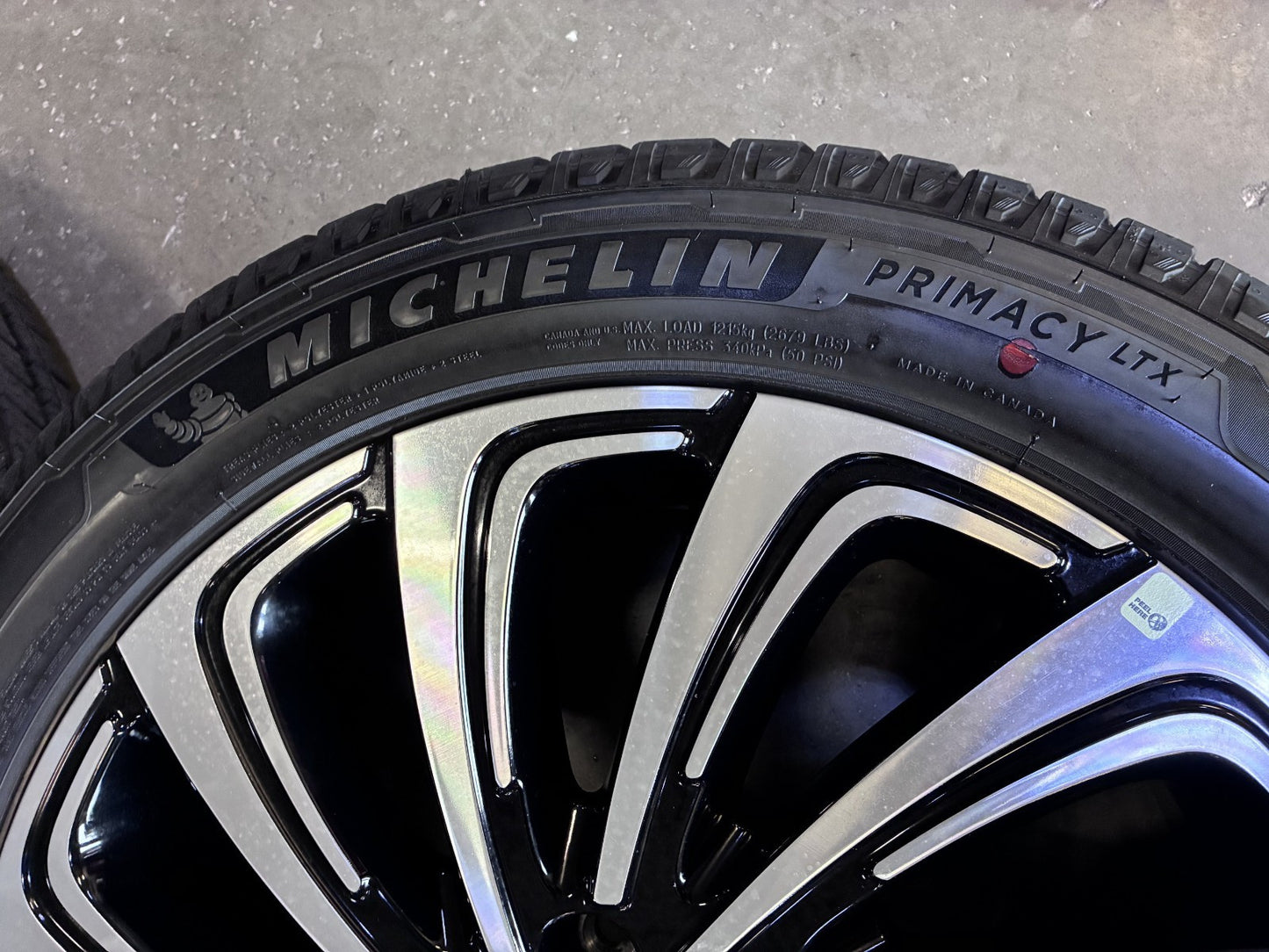 22" Lincoln Navigator OEM 10666 rims wheels BLACK LABEL MICHELIN NEW