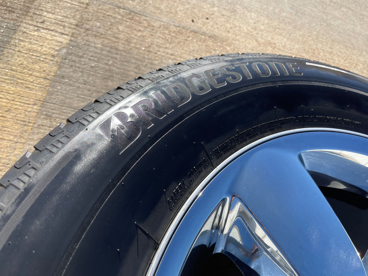 (1) 20" Dodge Ram 1500 OEM 2495 wheel rim chrome tire spare BRIDGESTONE