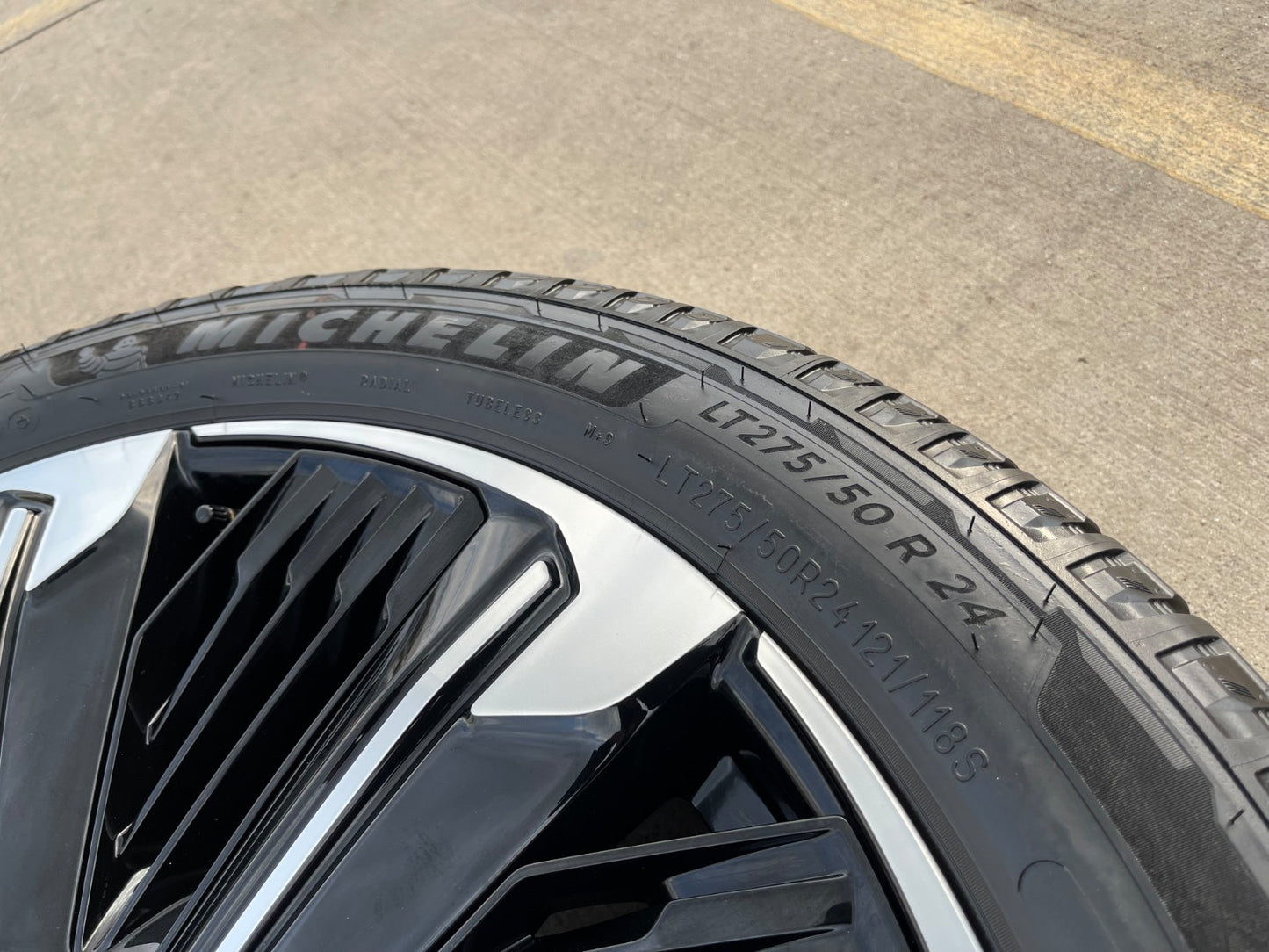 24" Cadillac Escalade IQ EV OEM 8x165 wheel rim Hummer 2500 2025 MICHELIN NEW