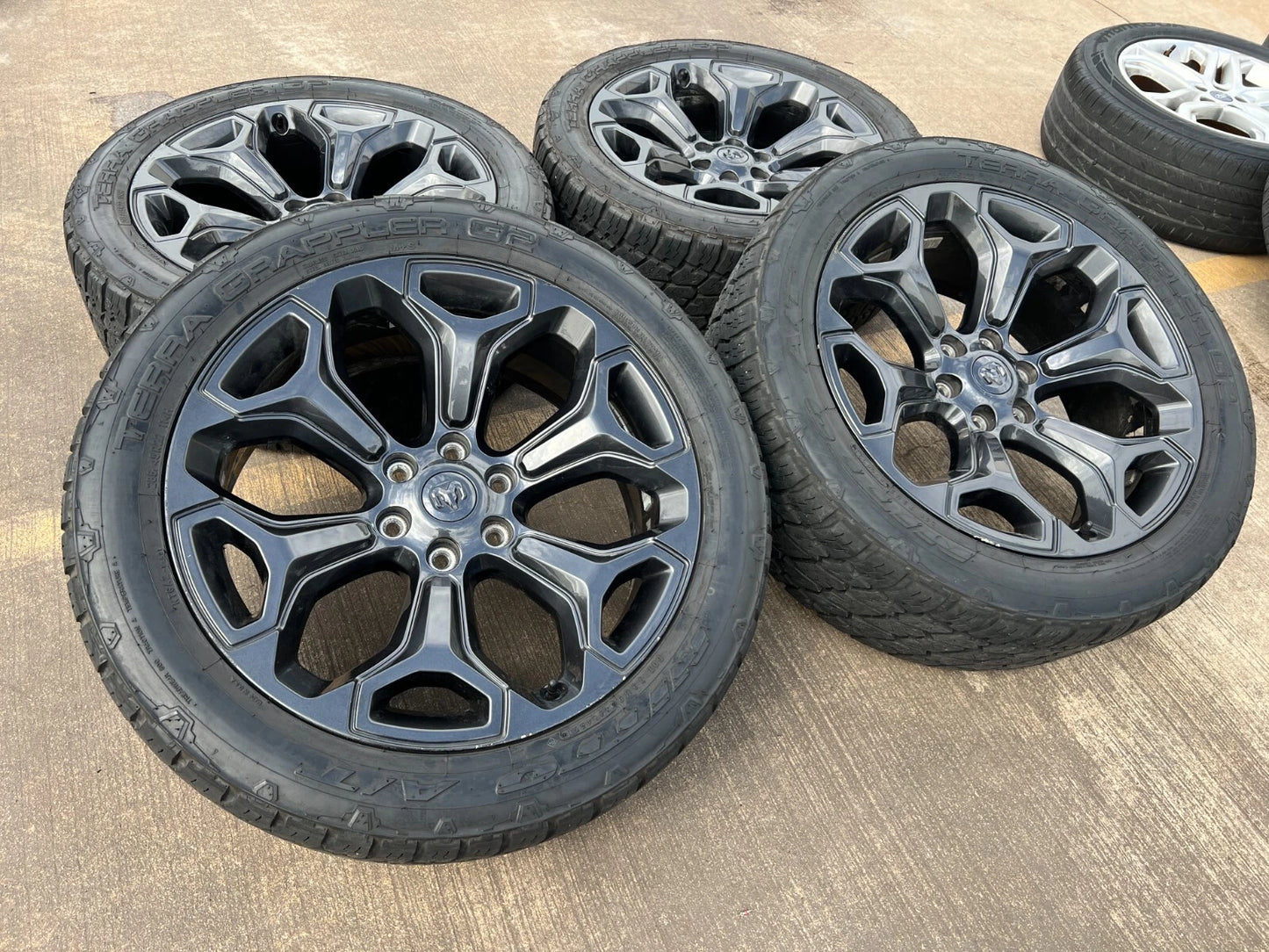 22" Dodge Ram 1500 OEM Laramie wheels LIMITED Gray 2685 2727 tires