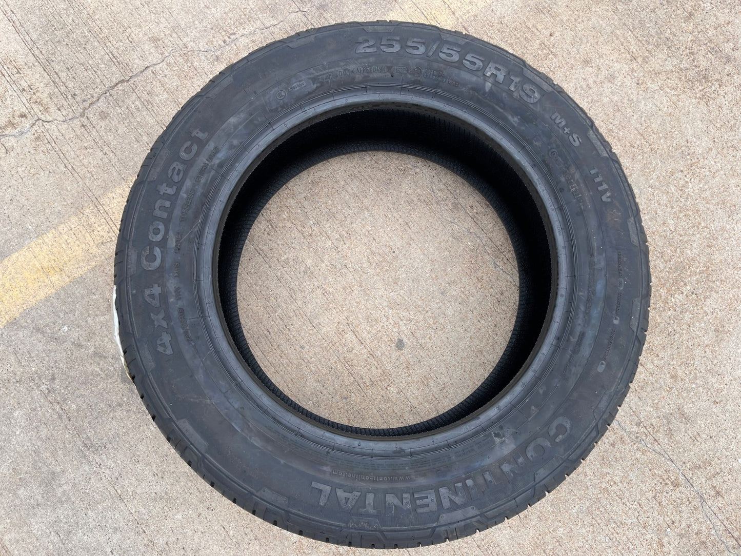(1) 255/55/19 Continental 4X4 Contact tire 255/55R19 111V M+S XL NEW