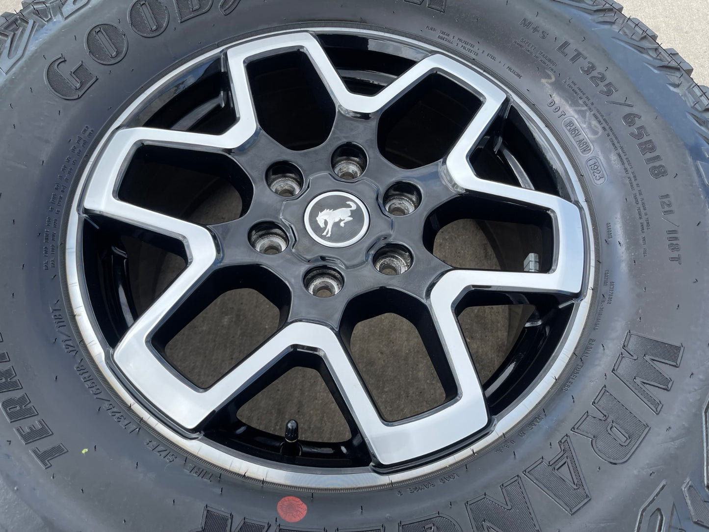 18" Ford Bronco wheel rim 95213 10389 Ranger spare GOODYEAR TERRITROY AT 35" NEW