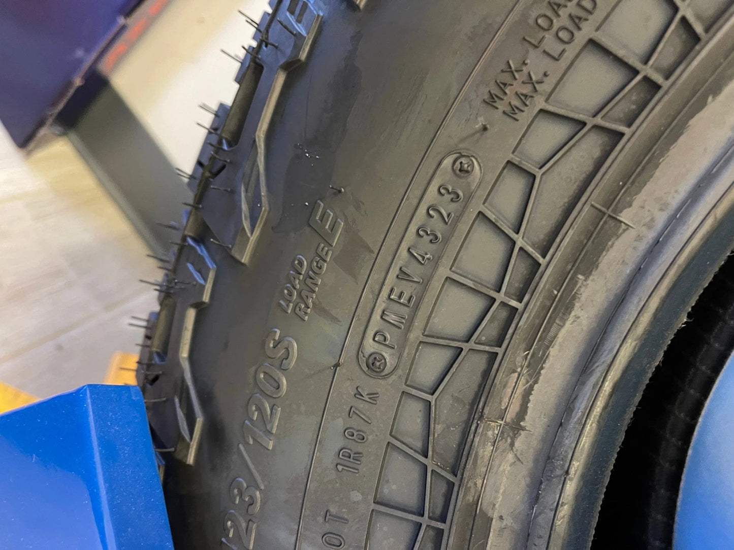 (1) 265/70/17 Falken Wildpeak A/T4 AT4W tire LT 10 ply load range E HD NEW
