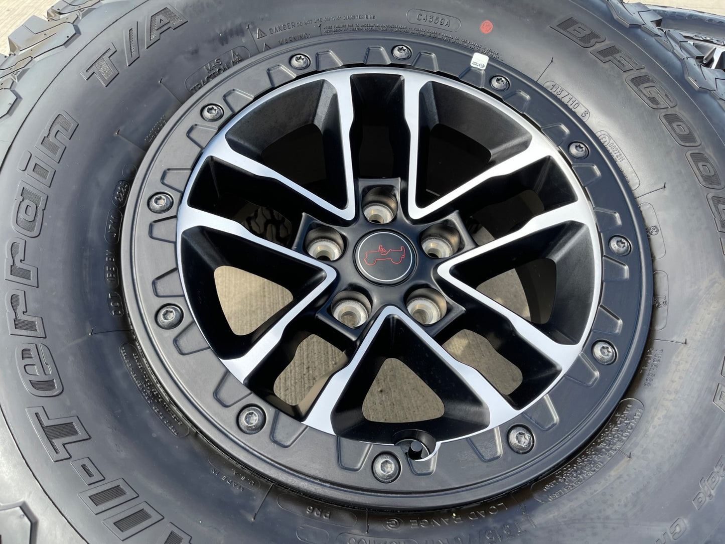 17" Jeep Wrangler 392 Gladiator Rubicon OEM 9329 BEADLOCK wheels rims NEW 35"