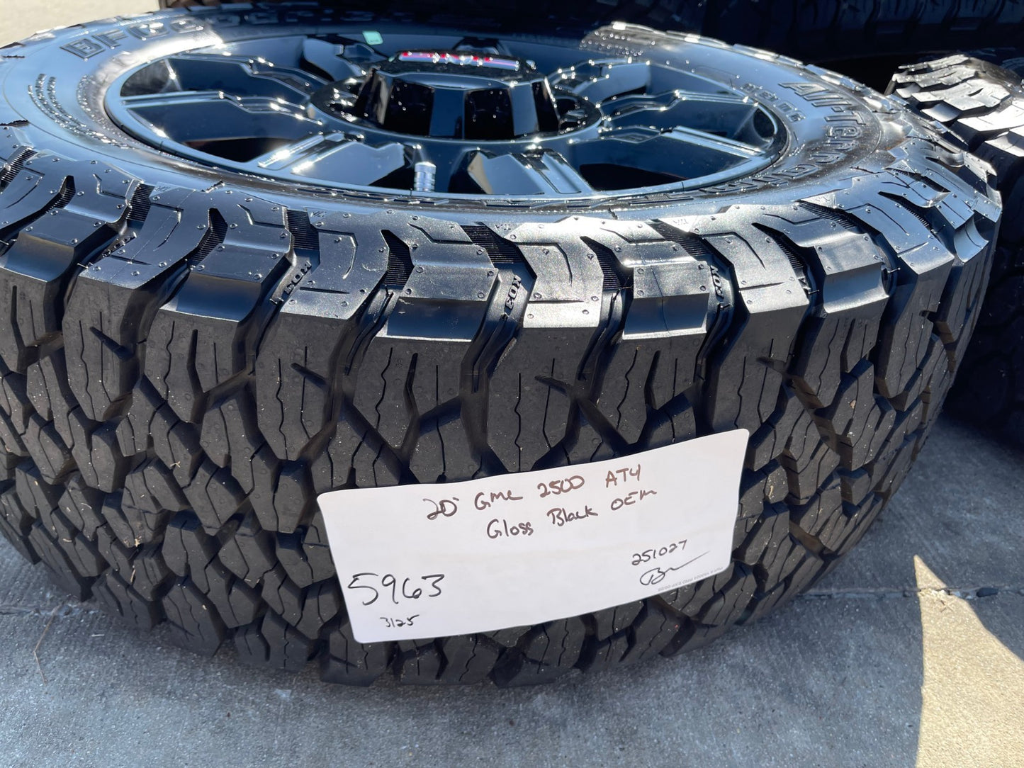 20" GMC Sierra AT4X 2500 3500 OEM 14137 5963 wheels rims Silverado BFG KO3 NEW
