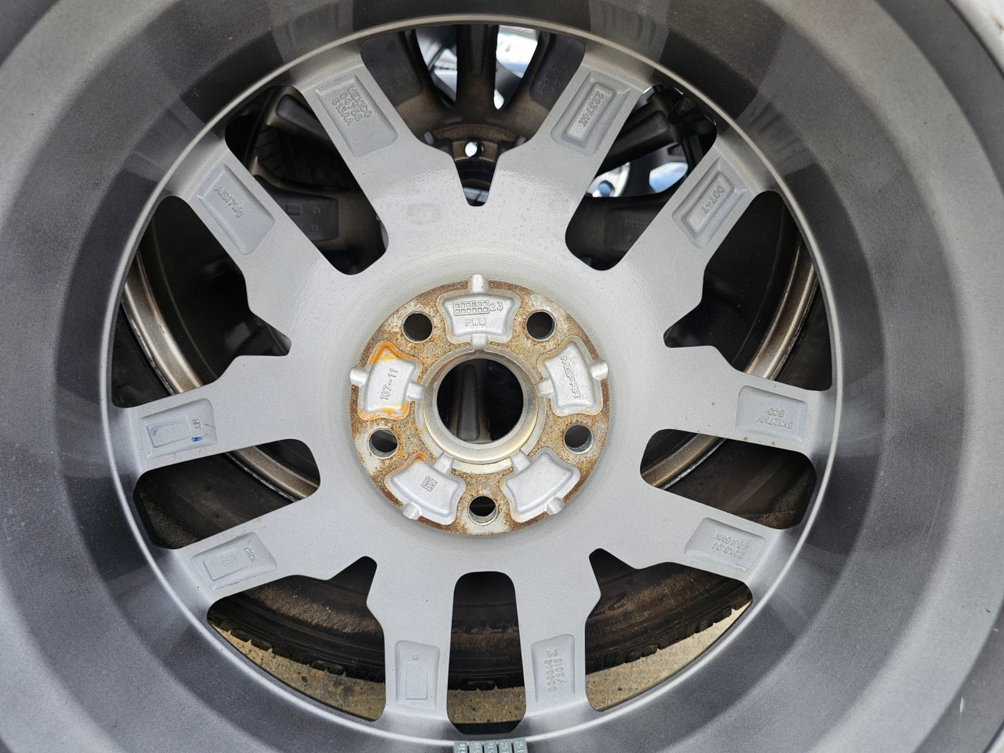 (1) 20" Jeep Wrangler Rubicon 4XE OEM 9333 wheel rim Gladiator 2024 2025 2026