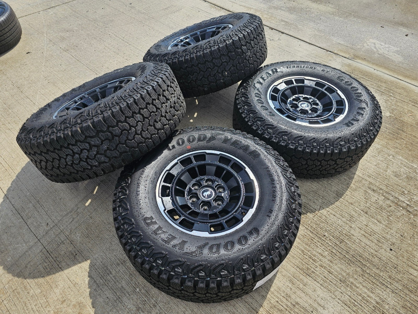 17" Ford Bronco HERITAGE SASQUATCH OEM 22025 wheels rims SET GOODYEAR A/T 35"